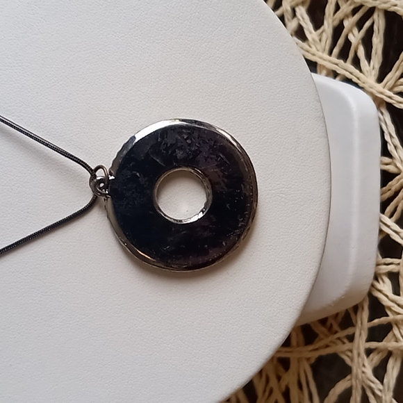 Enamel medallion necklace - Picture 3 of 4